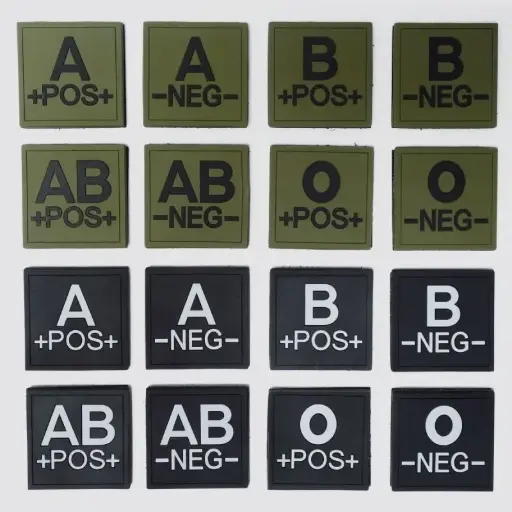 BADGE SANGUIN PVC  5/5 NOIR A+